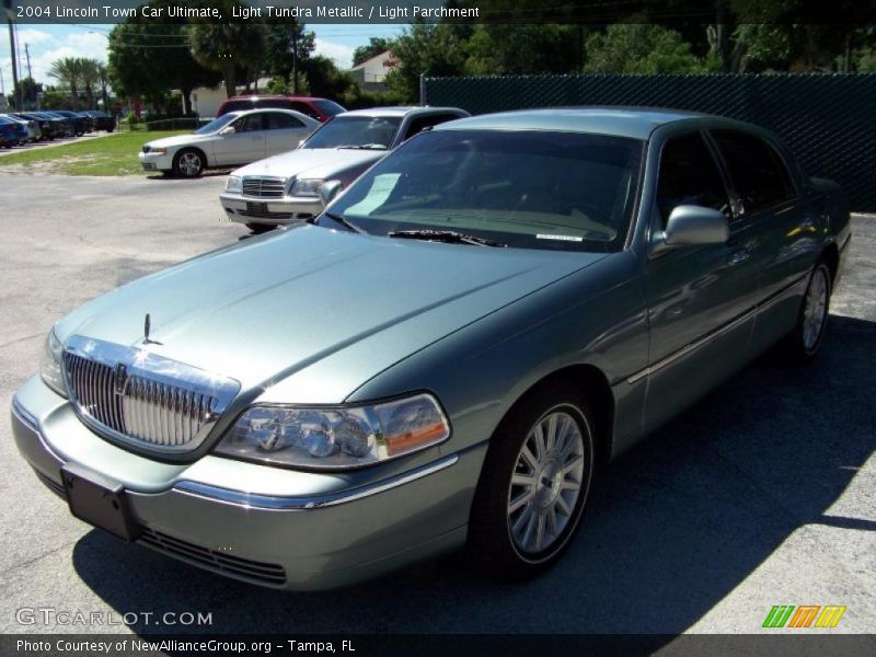 Light Tundra Metallic / Light Parchment 2004 Lincoln Town Car Ultimate