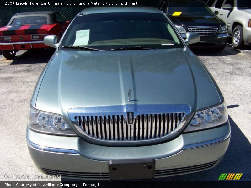 Light Tundra Metallic / Light Parchment 2004 Lincoln Town Car Ultimate