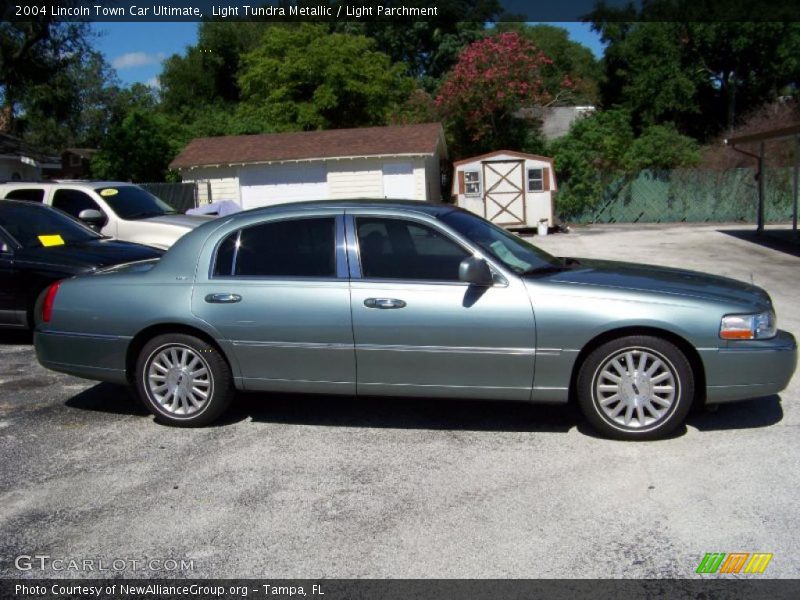 Light Tundra Metallic / Light Parchment 2004 Lincoln Town Car Ultimate