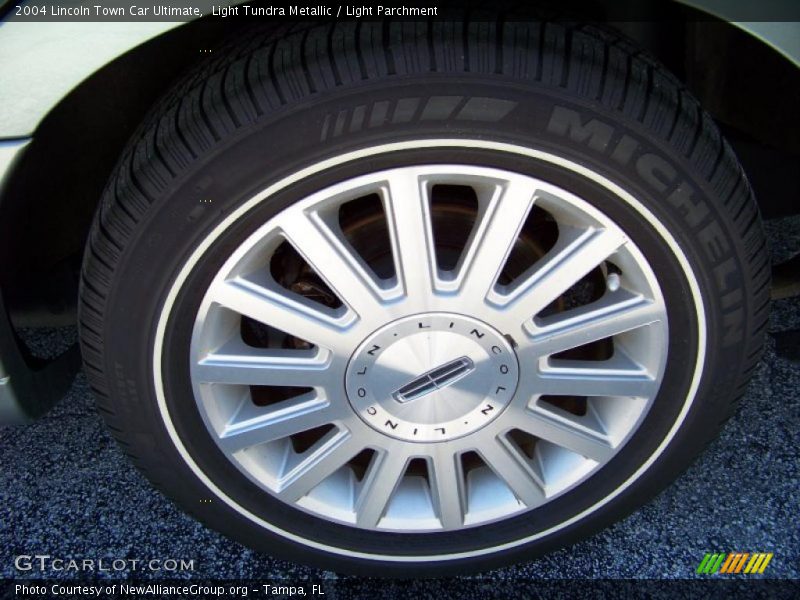 Light Tundra Metallic / Light Parchment 2004 Lincoln Town Car Ultimate