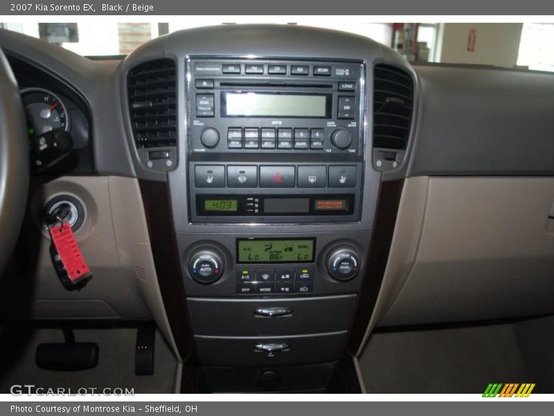Black / Beige 2007 Kia Sorento EX