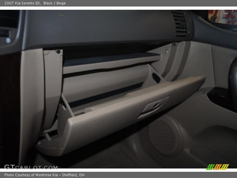 Black / Beige 2007 Kia Sorento EX