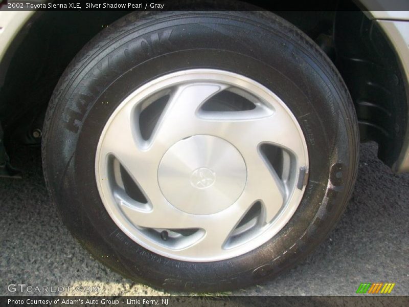 Silver Shadow Pearl / Gray 2002 Toyota Sienna XLE