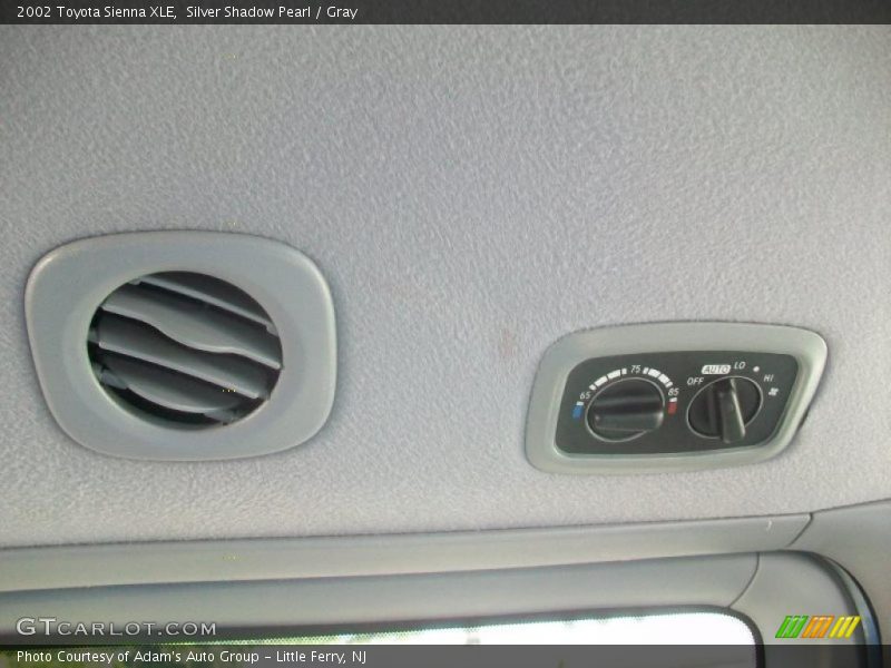 Silver Shadow Pearl / Gray 2002 Toyota Sienna XLE
