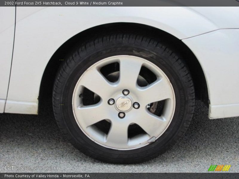 Cloud 9 White / Medium Graphite 2002 Ford Focus ZX5 Hatchback