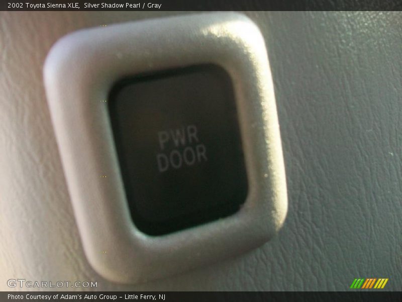 Silver Shadow Pearl / Gray 2002 Toyota Sienna XLE