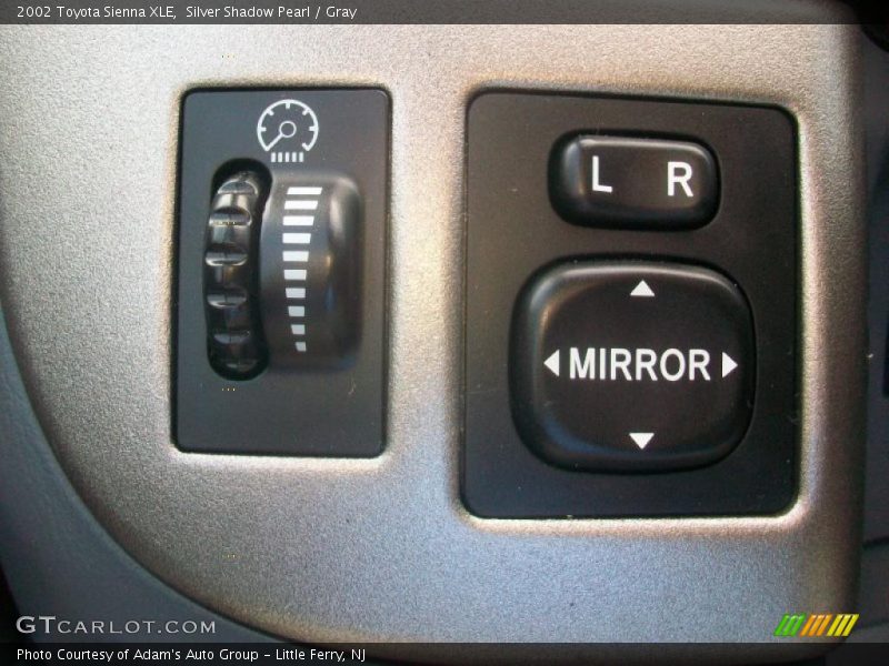 Silver Shadow Pearl / Gray 2002 Toyota Sienna XLE