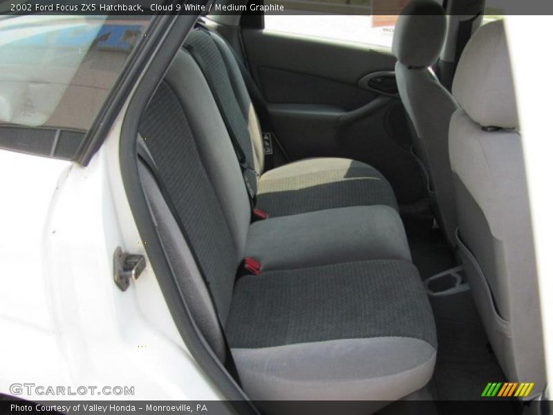 Cloud 9 White / Medium Graphite 2002 Ford Focus ZX5 Hatchback