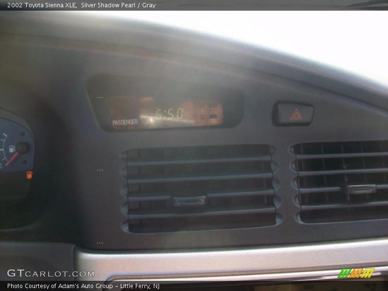 Silver Shadow Pearl / Gray 2002 Toyota Sienna XLE