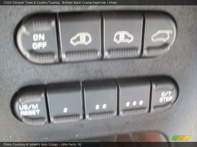Brilliant Black Crystal Pearlcoat / Khaki 2004 Chrysler Town & Country Touring