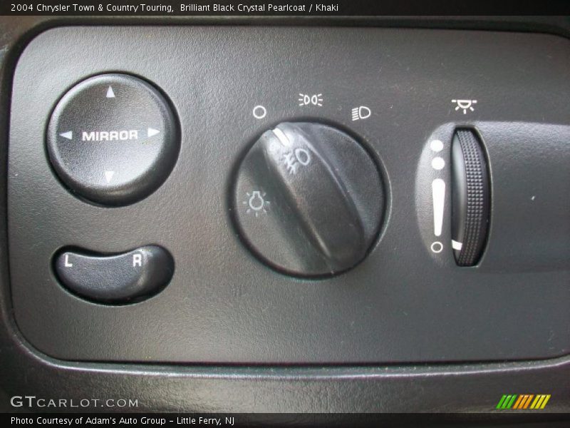 Brilliant Black Crystal Pearlcoat / Khaki 2004 Chrysler Town & Country Touring