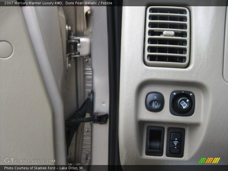 Dune Pearl Metallic / Pebble 2007 Mercury Mariner Luxury 4WD