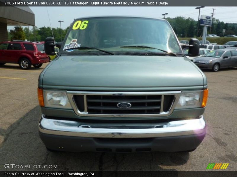 Light Tundra Metallic / Medium Pebble Beige 2006 Ford E Series Van E350 XLT 15 Passenger