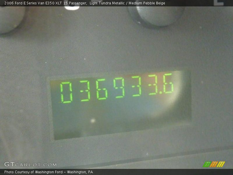 Light Tundra Metallic / Medium Pebble Beige 2006 Ford E Series Van E350 XLT 15 Passenger
