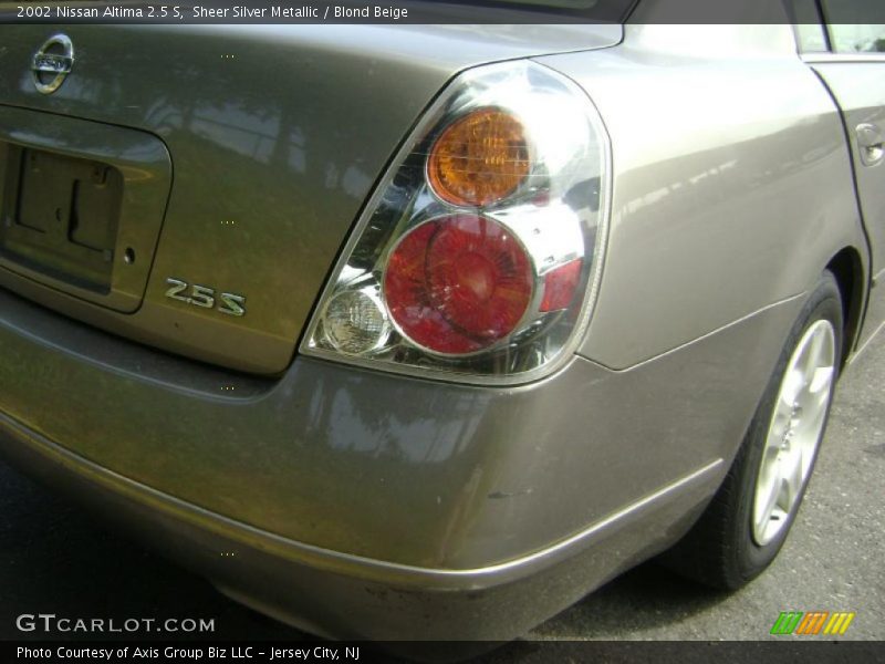 Sheer Silver Metallic / Blond Beige 2002 Nissan Altima 2.5 S