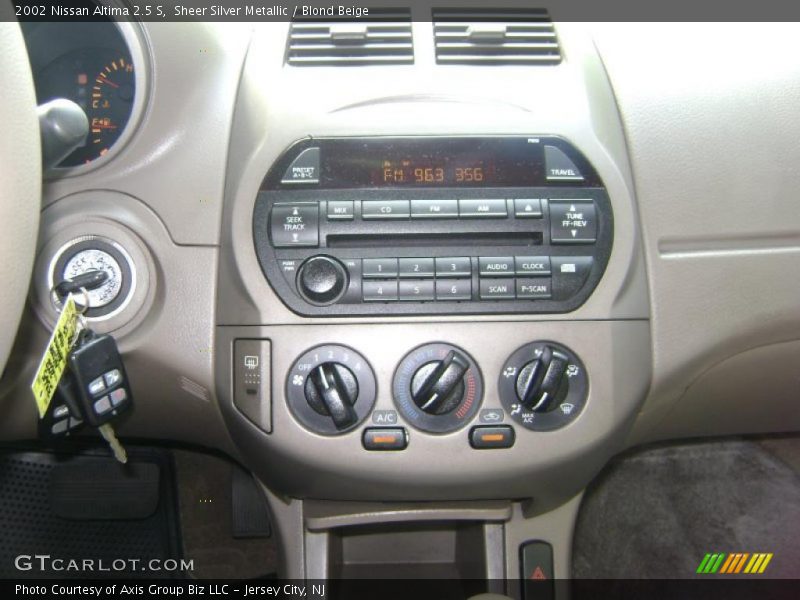 Sheer Silver Metallic / Blond Beige 2002 Nissan Altima 2.5 S