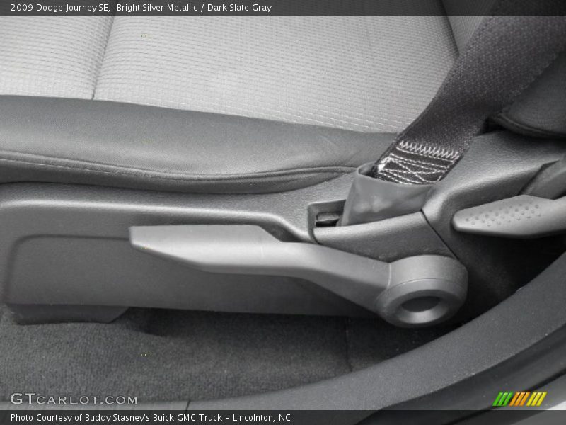 Bright Silver Metallic / Dark Slate Gray 2009 Dodge Journey SE