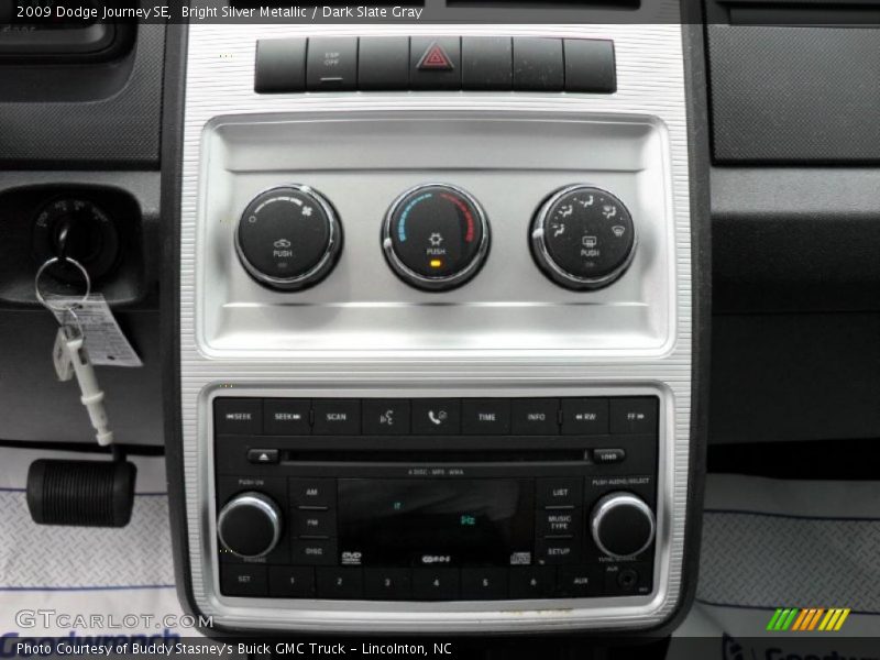 Bright Silver Metallic / Dark Slate Gray 2009 Dodge Journey SE