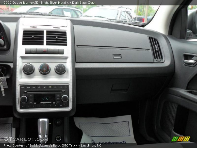 Bright Silver Metallic / Dark Slate Gray 2009 Dodge Journey SE