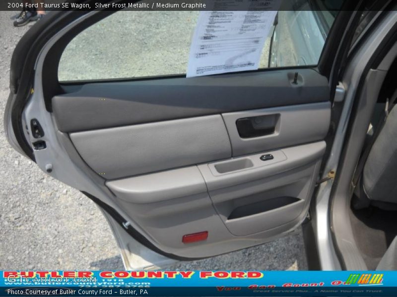 Silver Frost Metallic / Medium Graphite 2004 Ford Taurus SE Wagon