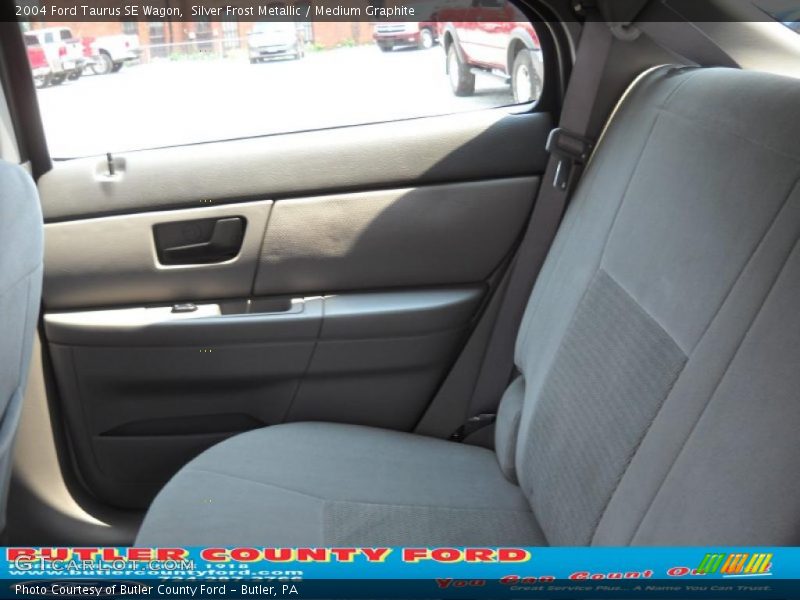 Silver Frost Metallic / Medium Graphite 2004 Ford Taurus SE Wagon