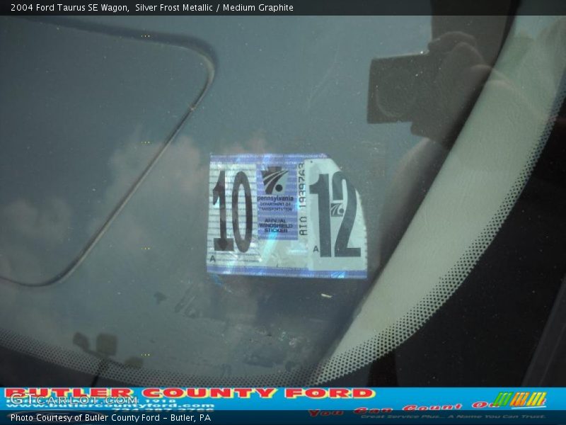 Silver Frost Metallic / Medium Graphite 2004 Ford Taurus SE Wagon