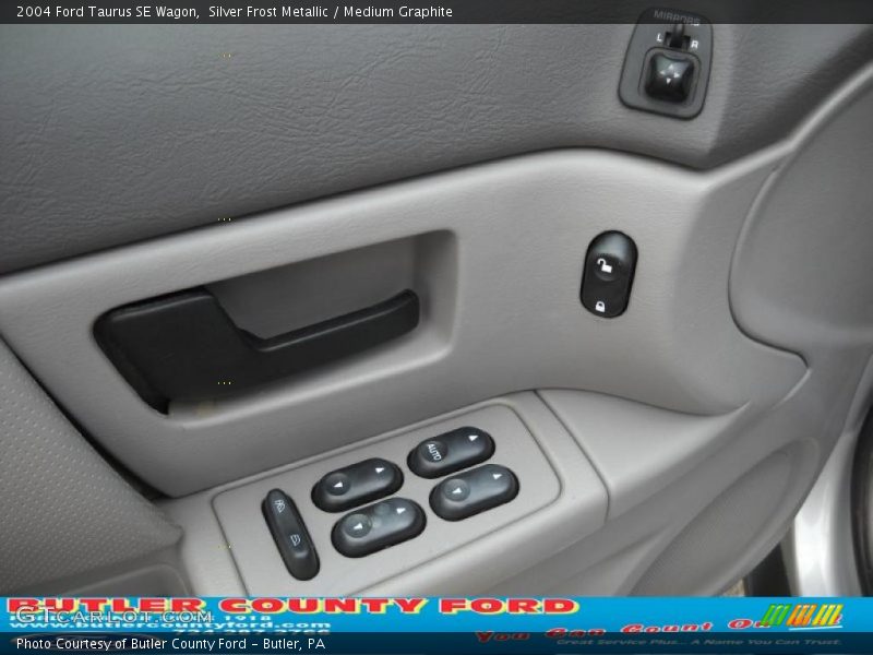 Silver Frost Metallic / Medium Graphite 2004 Ford Taurus SE Wagon