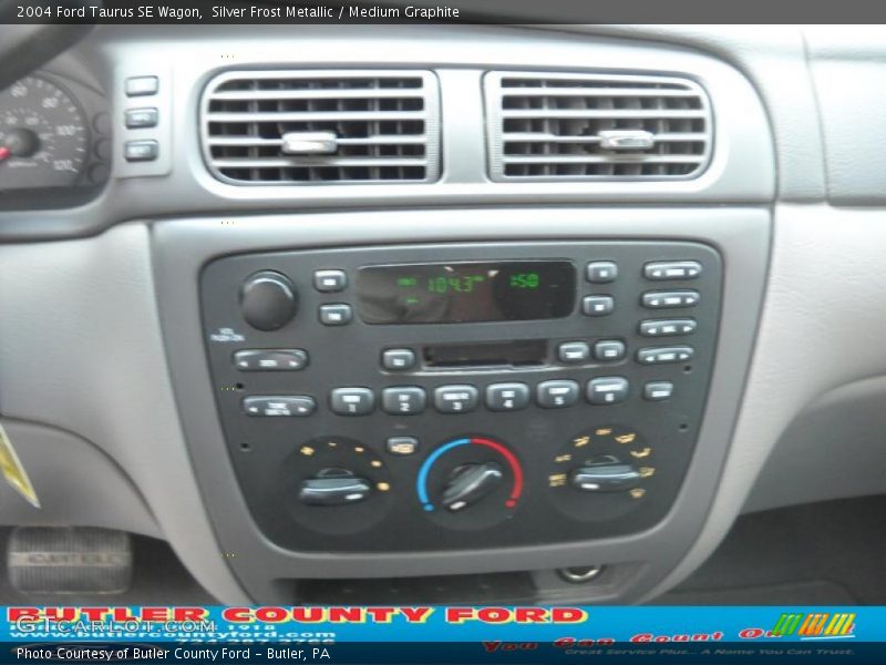 Silver Frost Metallic / Medium Graphite 2004 Ford Taurus SE Wagon