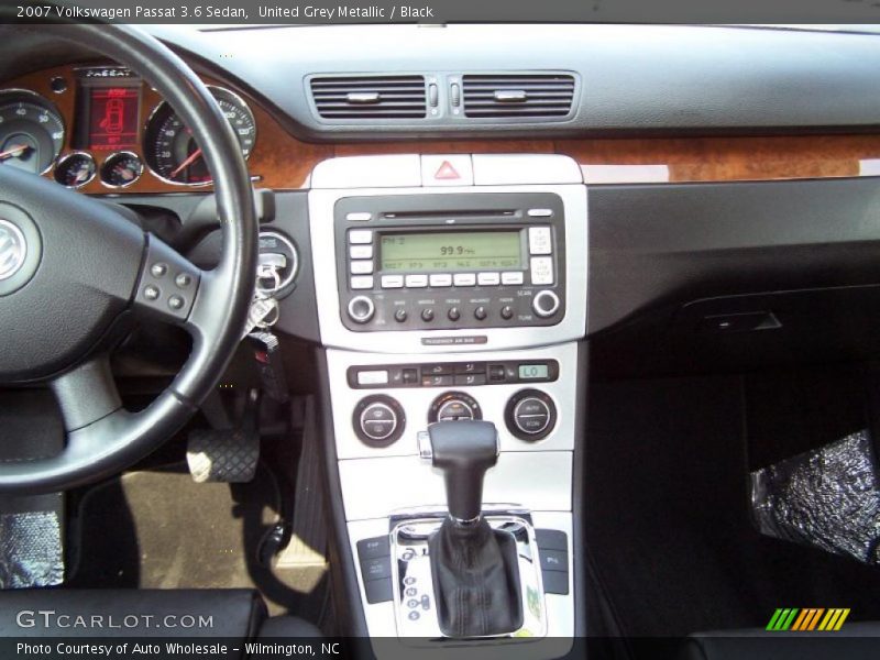 United Grey Metallic / Black 2007 Volkswagen Passat 3.6 Sedan