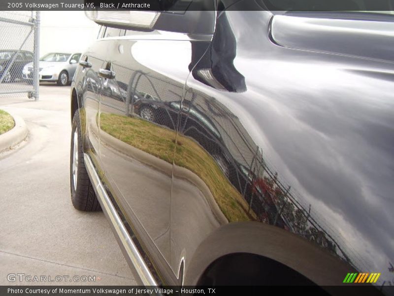 Black / Anthracite 2005 Volkswagen Touareg V6
