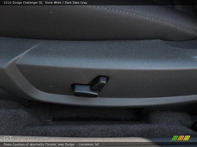 Stone White / Dark Slate Gray 2010 Dodge Challenger SE