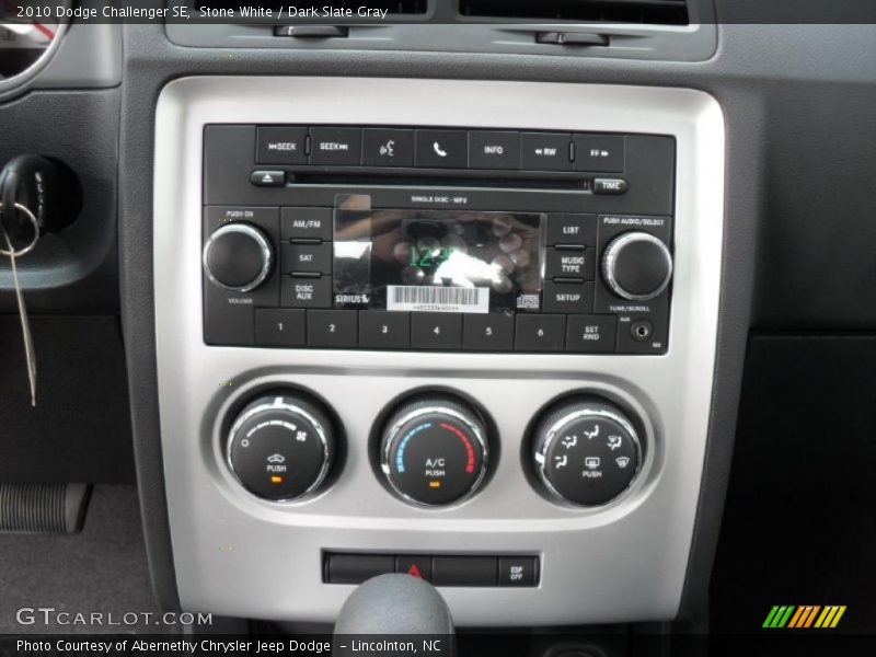 Stone White / Dark Slate Gray 2010 Dodge Challenger SE