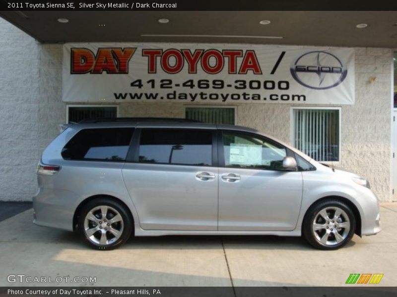 Silver Sky Metallic / Dark Charcoal 2011 Toyota Sienna SE