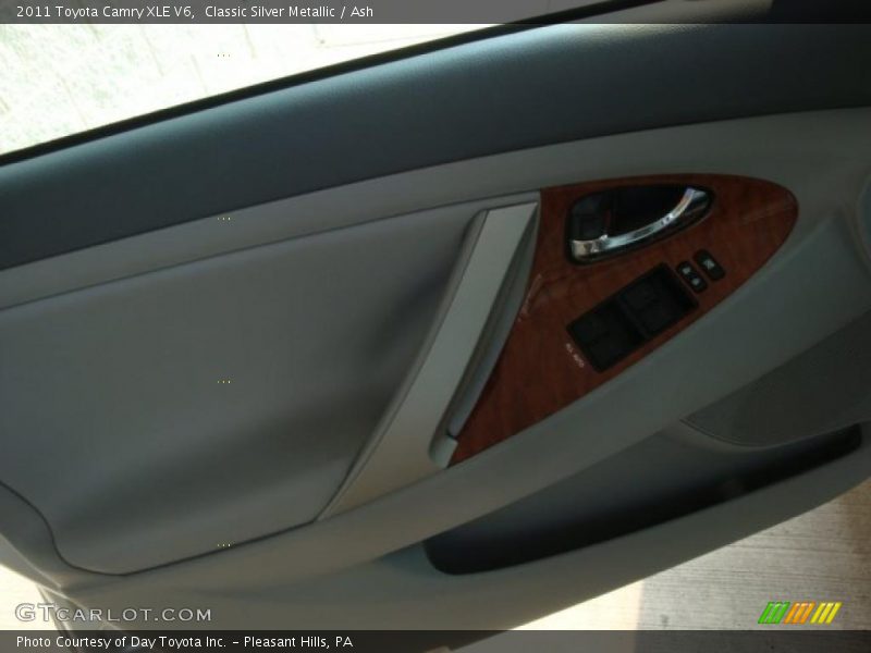 Classic Silver Metallic / Ash 2011 Toyota Camry XLE V6
