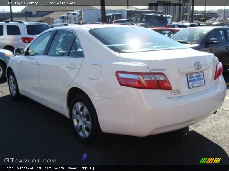 Super White / Ash 2009 Toyota Camry LE