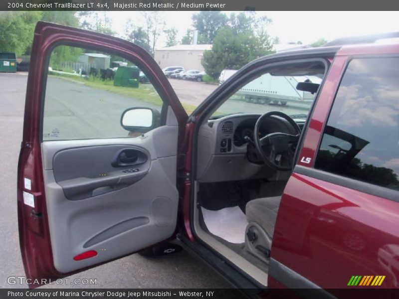 Majestic Red Metallic / Medium Pewter 2004 Chevrolet TrailBlazer LT 4x4