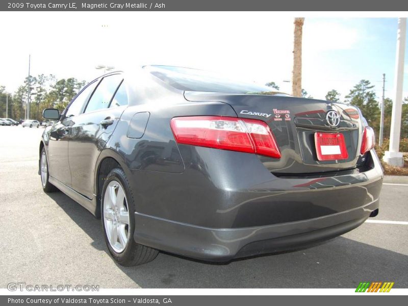 Magnetic Gray Metallic / Ash 2009 Toyota Camry LE