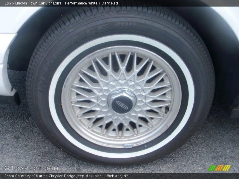 Performance White / Dark Red 1996 Lincoln Town Car Signature
