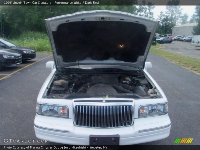 Performance White / Dark Red 1996 Lincoln Town Car Signature