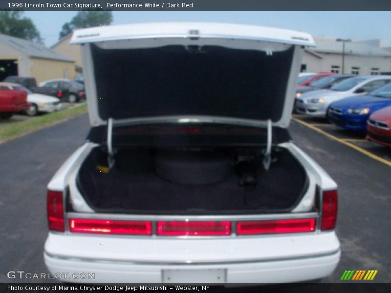 Performance White / Dark Red 1996 Lincoln Town Car Signature