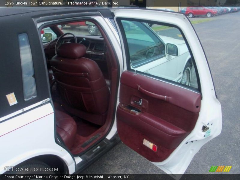 Performance White / Dark Red 1996 Lincoln Town Car Signature