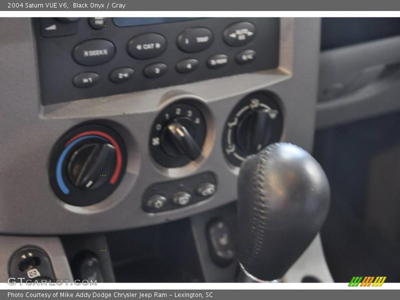 Black Onyx / Gray 2004 Saturn VUE V6