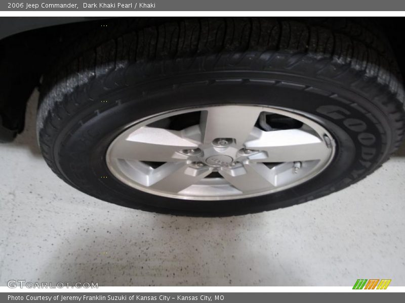 Dark Khaki Pearl / Khaki 2006 Jeep Commander