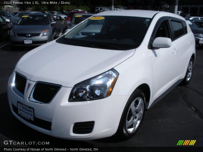 Ultra White / Ebony 2010 Pontiac Vibe 1.8L