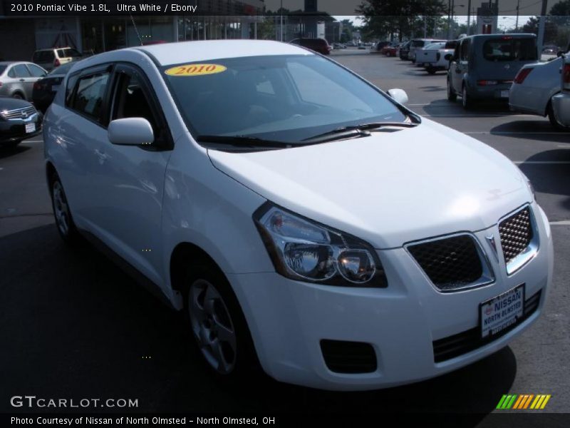 Ultra White / Ebony 2010 Pontiac Vibe 1.8L