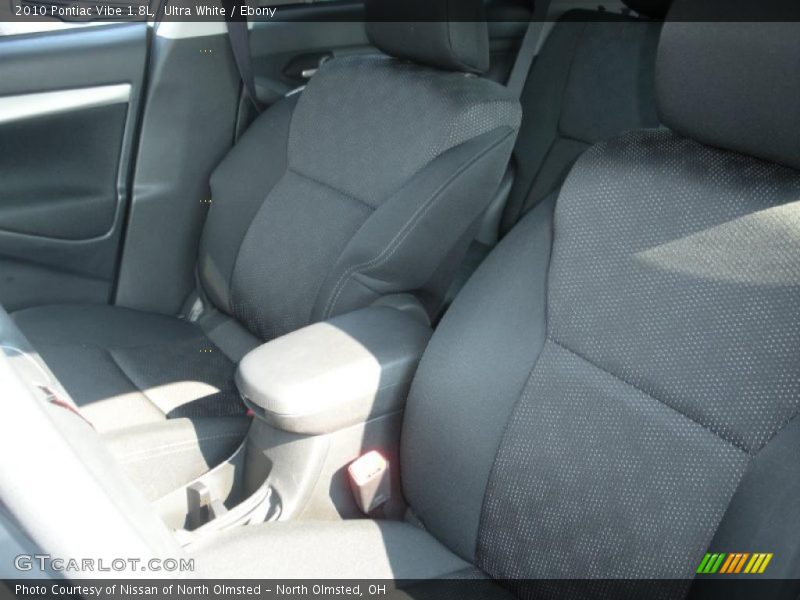 Ultra White / Ebony 2010 Pontiac Vibe 1.8L