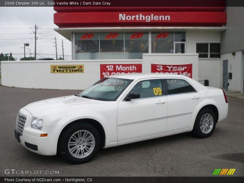 Cool Vanilla White / Dark Slate Gray 2009 Chrysler 300 LX