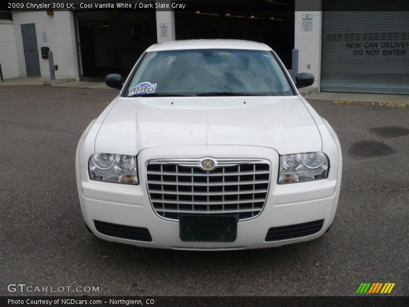Cool Vanilla White / Dark Slate Gray 2009 Chrysler 300 LX