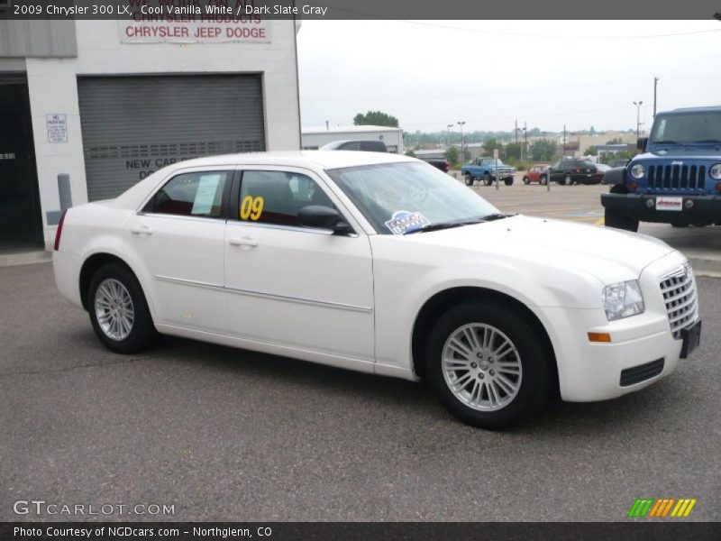 Cool Vanilla White / Dark Slate Gray 2009 Chrysler 300 LX