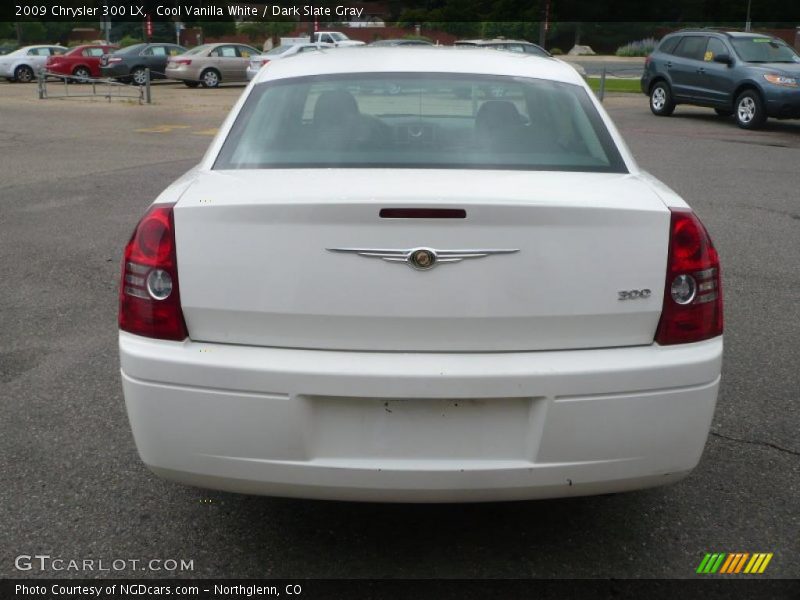 Cool Vanilla White / Dark Slate Gray 2009 Chrysler 300 LX